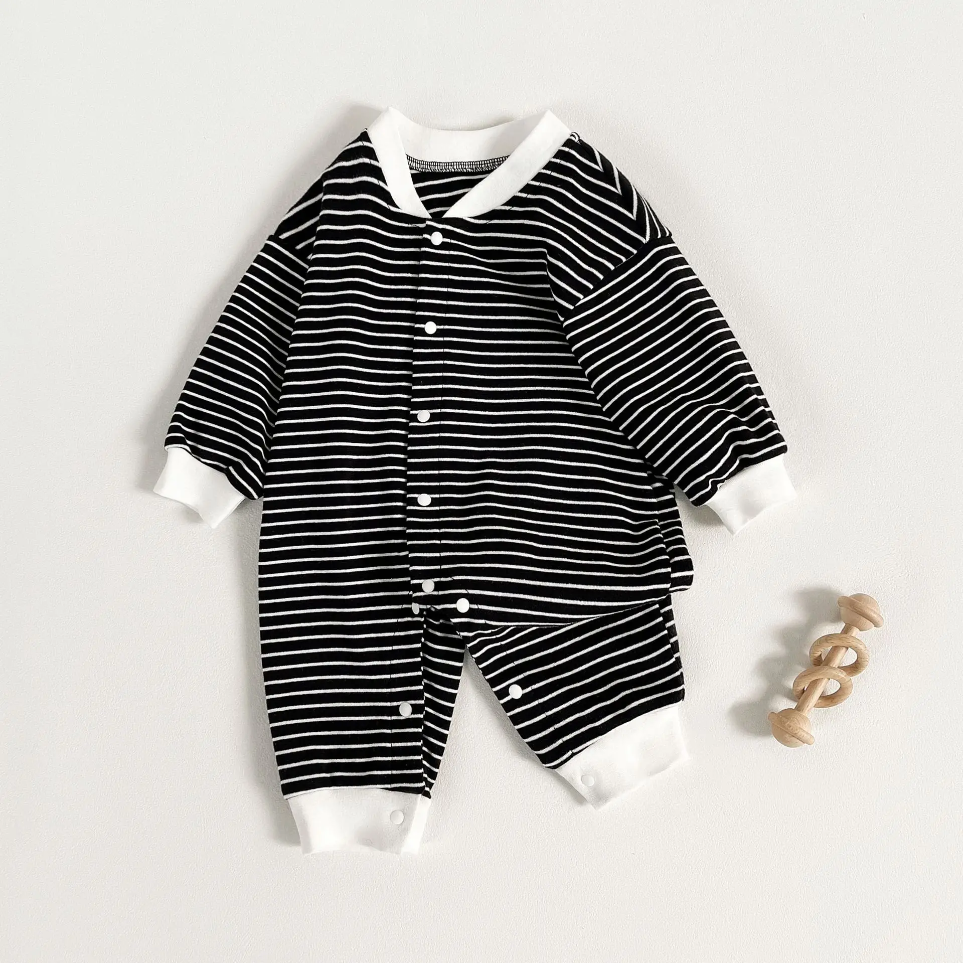 

New Baby Spring and Autumn jumpsuit, long-sleeved shirt, long pants, black and white striped crawling suit