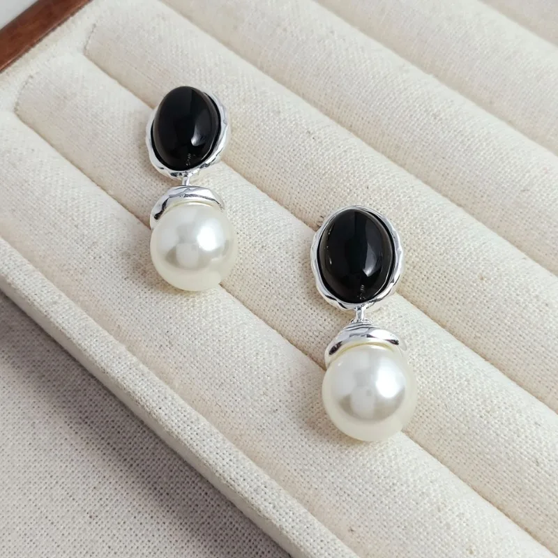 

New Simple Black Agate Stud Earrings Light Luxury High-end Bead Earrings, Niche Temperament Meter Qingdao Earrings