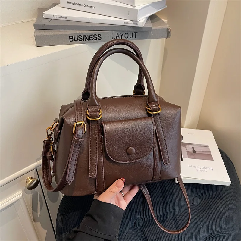 

Fashionable handbag with a retro, minimalist crossbody single-shoulder design
