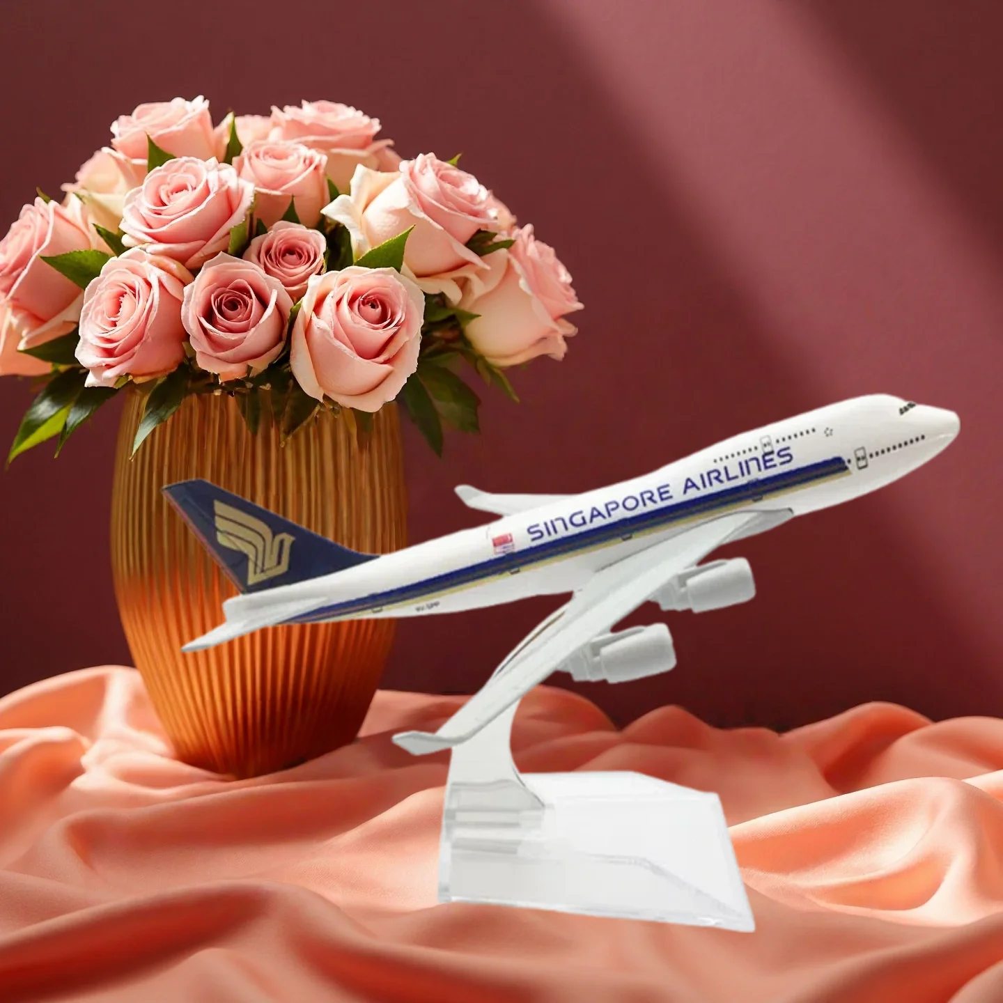 

Aircraft Model Alloy Metal B747 Singapore Airline Airways 16cm Die-Cast 1:400 Scale With Stand For Aviation Enthusiasts Miniatur