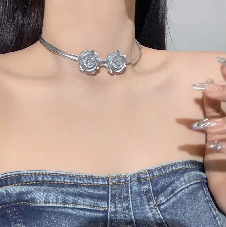 

Silver Rose Clavicle Chain Necklace Niche Cold Style Sweet Cool Girl Necklace