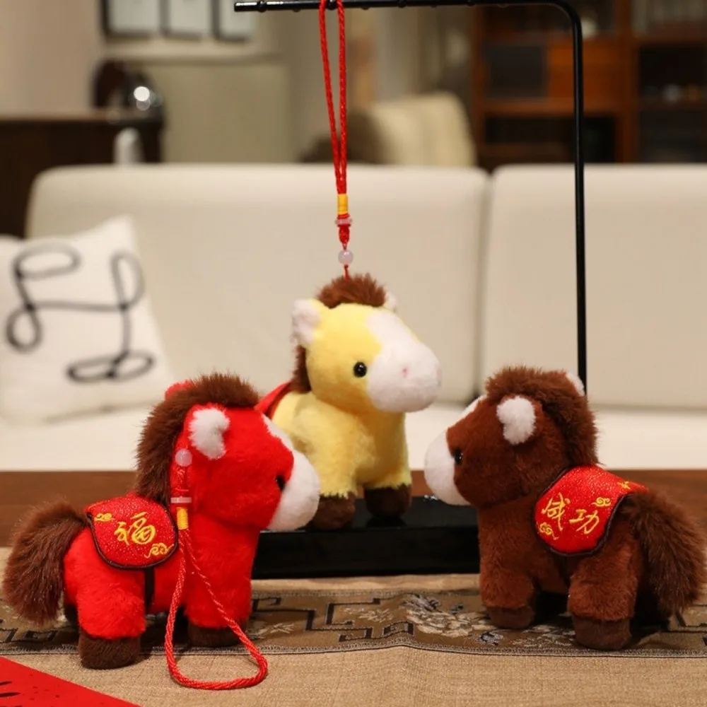 Adorables muñecos de mascota 2026 muñeco de peluche de caballo buena suerte lindo caballo de peluche juguete creativo muñeco de caballo esponjoso colgante regalo de cumpleaños
