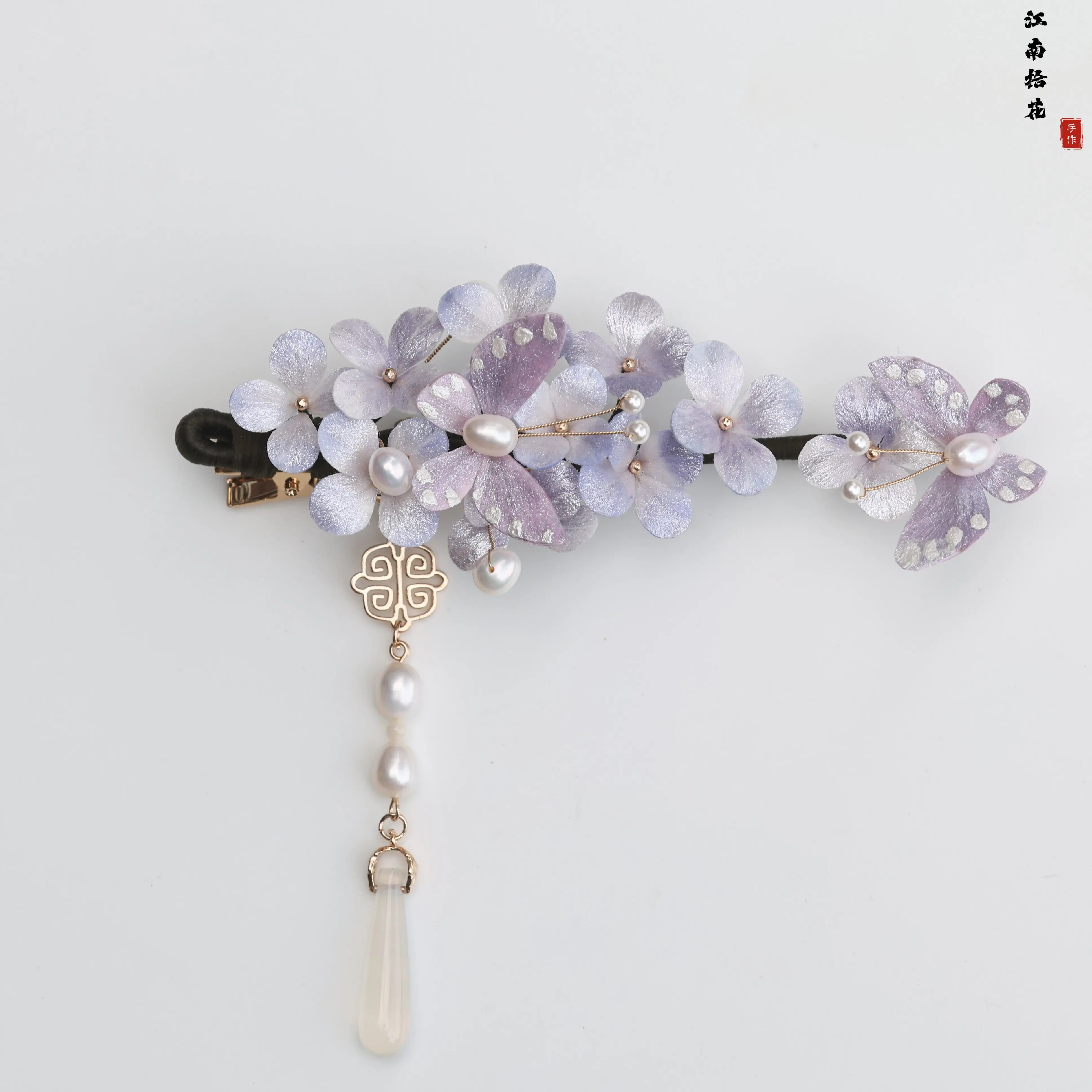 pince-a-cheveux-en-velours-degrade-motif-hortensia-et-papillon-artisanale-patrimoine-immateriel-accessoire-de-cheveux-lateral-hanfu-avec-pompon