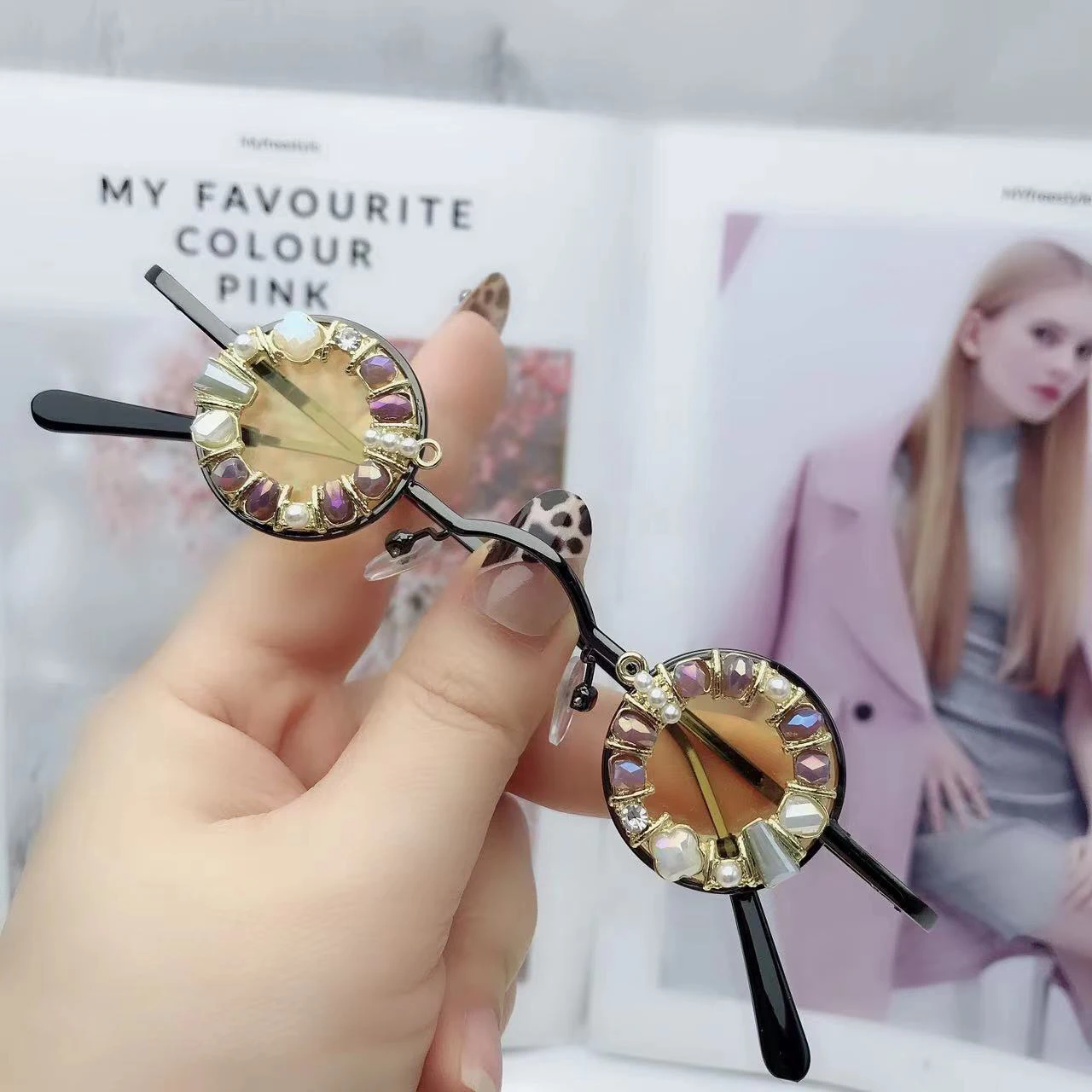 

Fashion Small Round Frame Gem Sunglasses Women Ladies Bar Party Personality Sunglasses Men Punk Steam Decorative Frame