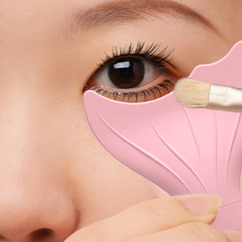 Smooth Silicone Eyeliner Drawing Tool Fits Natural Eye Contour Ideal for Professionals Beginners Easy Wipe Wash Eye Makeup