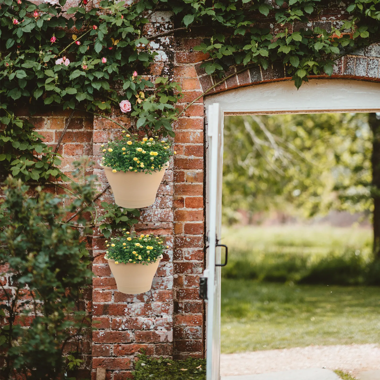 2Pcs High Class Hanging Plant Containers Fine Workmanship Wall Use Perfect Gift Home Flower Hanging Pots Plastic Flower Pots