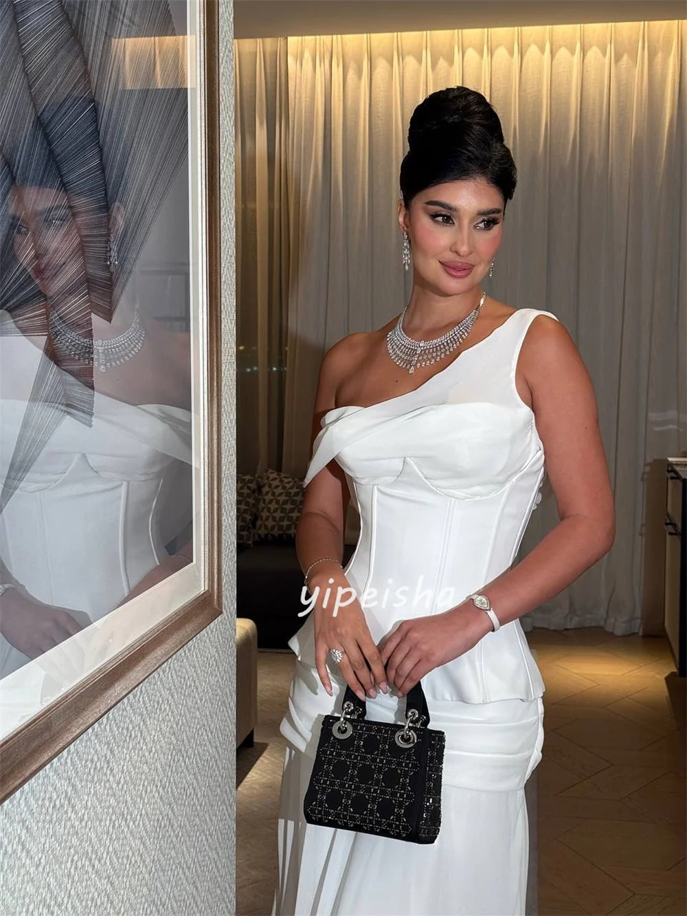 فساتين طويلة مخصصة أنيقة من الشيفون مكشكشة مستقيمة مكشوفة الكتف مناسبة مخصصة فساتين كلاسيكية عالية الجودة