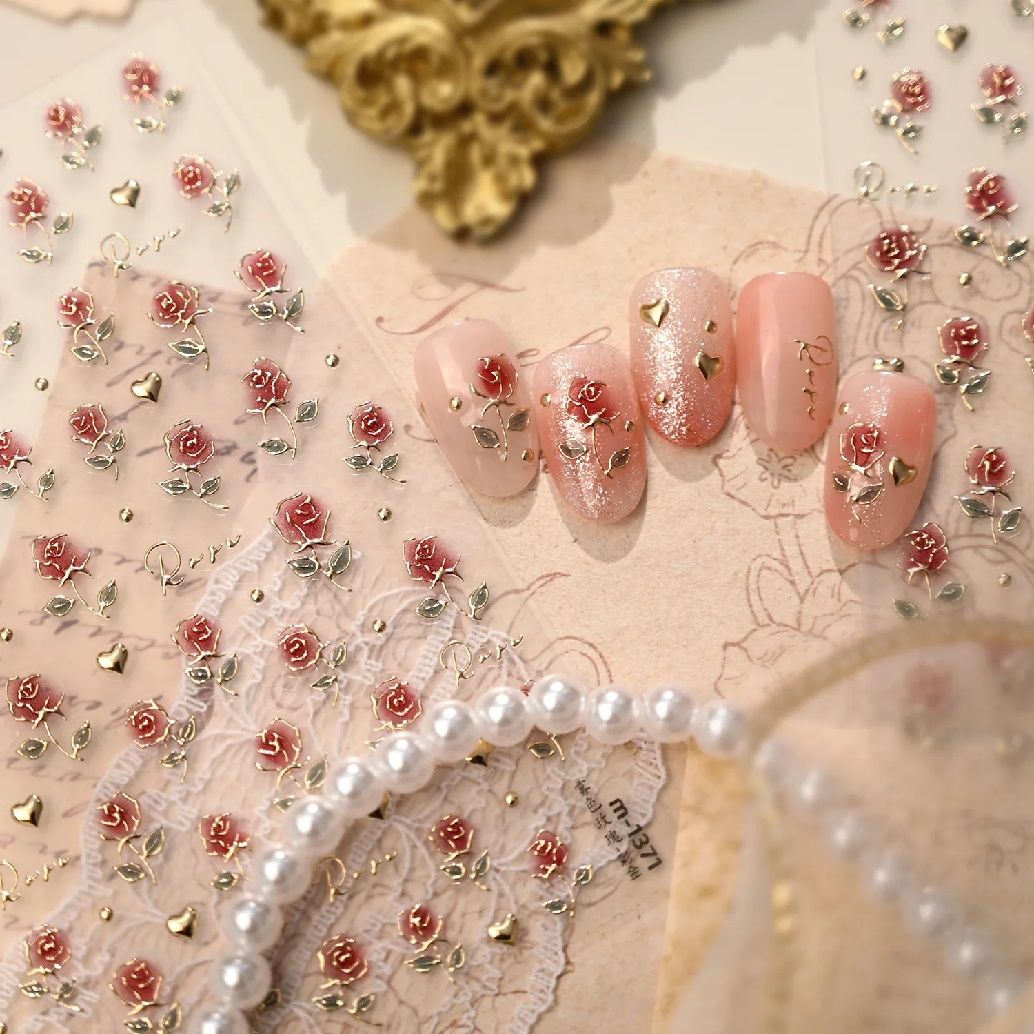 5D reliëf romantische retro mistige roos nagelstickers elegante lichte karmijnrode bloemen gouden liefdeshartstickers manicure accessoires