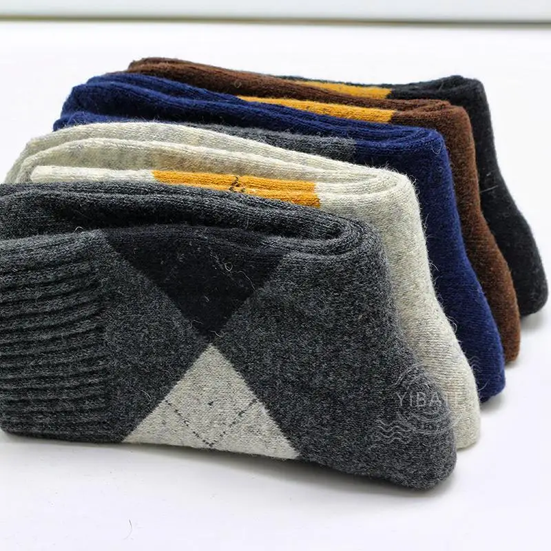 Calzini invernali in lana Merino da uomo spessi e caldi calzini in spugna moda scozzese con diamanti calzini Casual retrò Harajuku di alta qualità