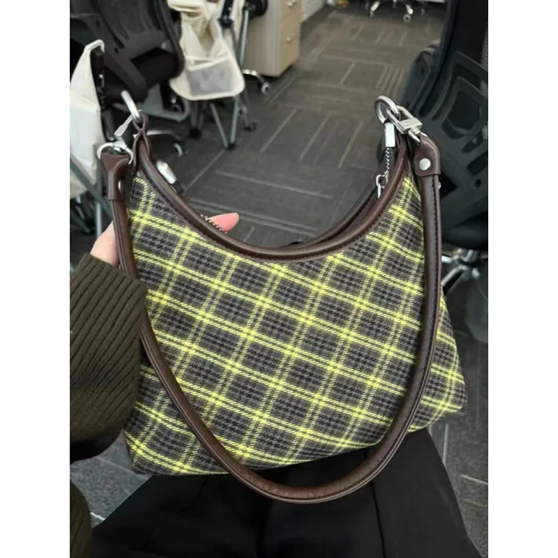 

New Retro Plaid Underarm Shoulder Bag for Women Lattice Design Texture Commuting Bag Fashionable and Versatile Crossbody Bag