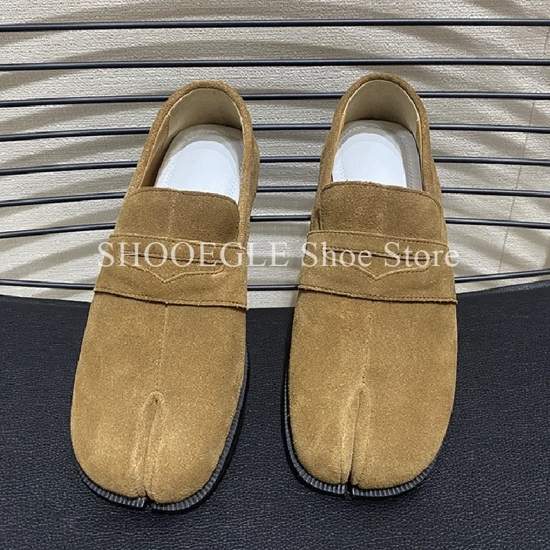 Split Toe Tabi Suede Leather Loafers Novel Designer Style Shoes Cattlehide Men Lazy Fashion Flat Shoes Male Formal Party Shoes