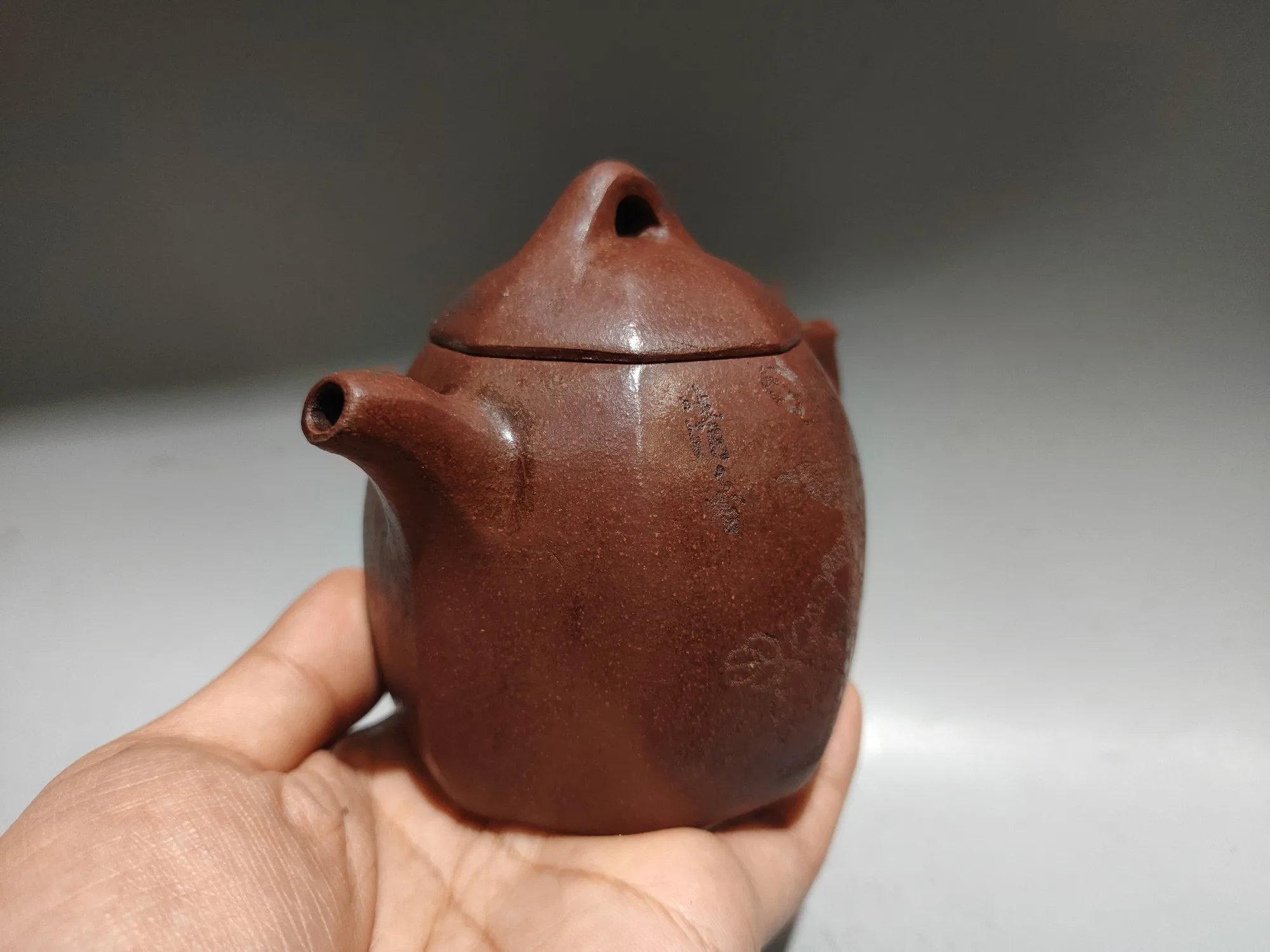 Yingxing redware ceramic tea-pot Engraved pattern Flower texture Eight sided Qin Quan teapot Teapot Kettle Flagon Amass wealth