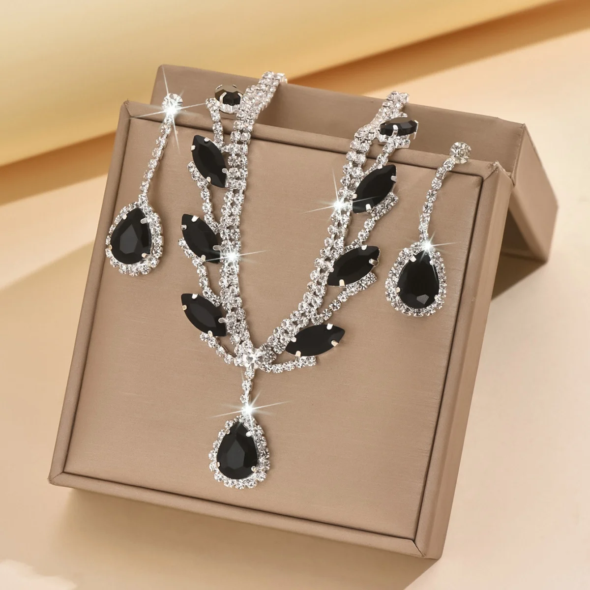 2025 New Simple Design Colorful Shiny Necklace Earring Set Suitable For Bridal Wedding Dinners Party Gifts