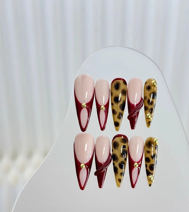 

Blood Red Tortoiseshell, Manicure Wearing Manicure Merad Amber Three-dimensional Dark Red French Nail Piece