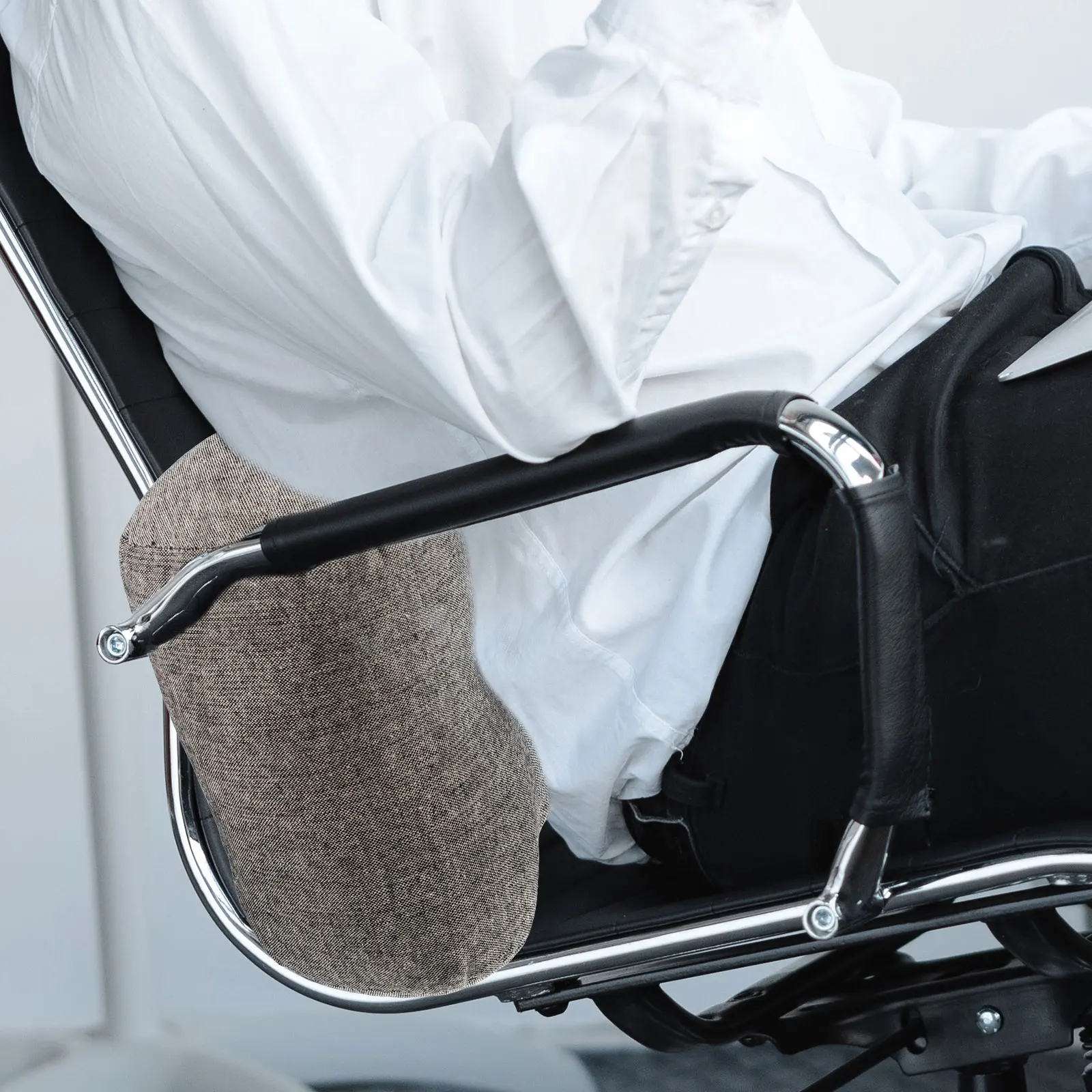 

Cotton Material Lumbar Support Cushion Gentle Texture Practical Nap Pillow For Car Seats Lower Back Pain Relief