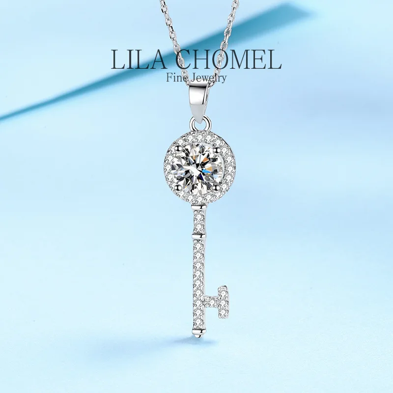 

Luxury Platinum PT950 Moissanite Girl Pendants Key Simple Sparkling Diamond 0.5/1 Carat Female Necklaces for Women Birthday Gift