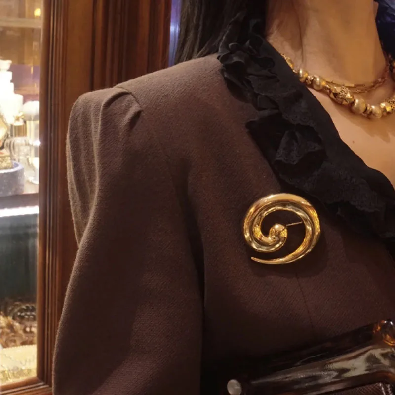 Irregular Vintage Gold plated Metal Smooth Spiral Vortex Broochs for Women Men Suit Corsage Pins Party Jewelry Accessory Gifts image 3