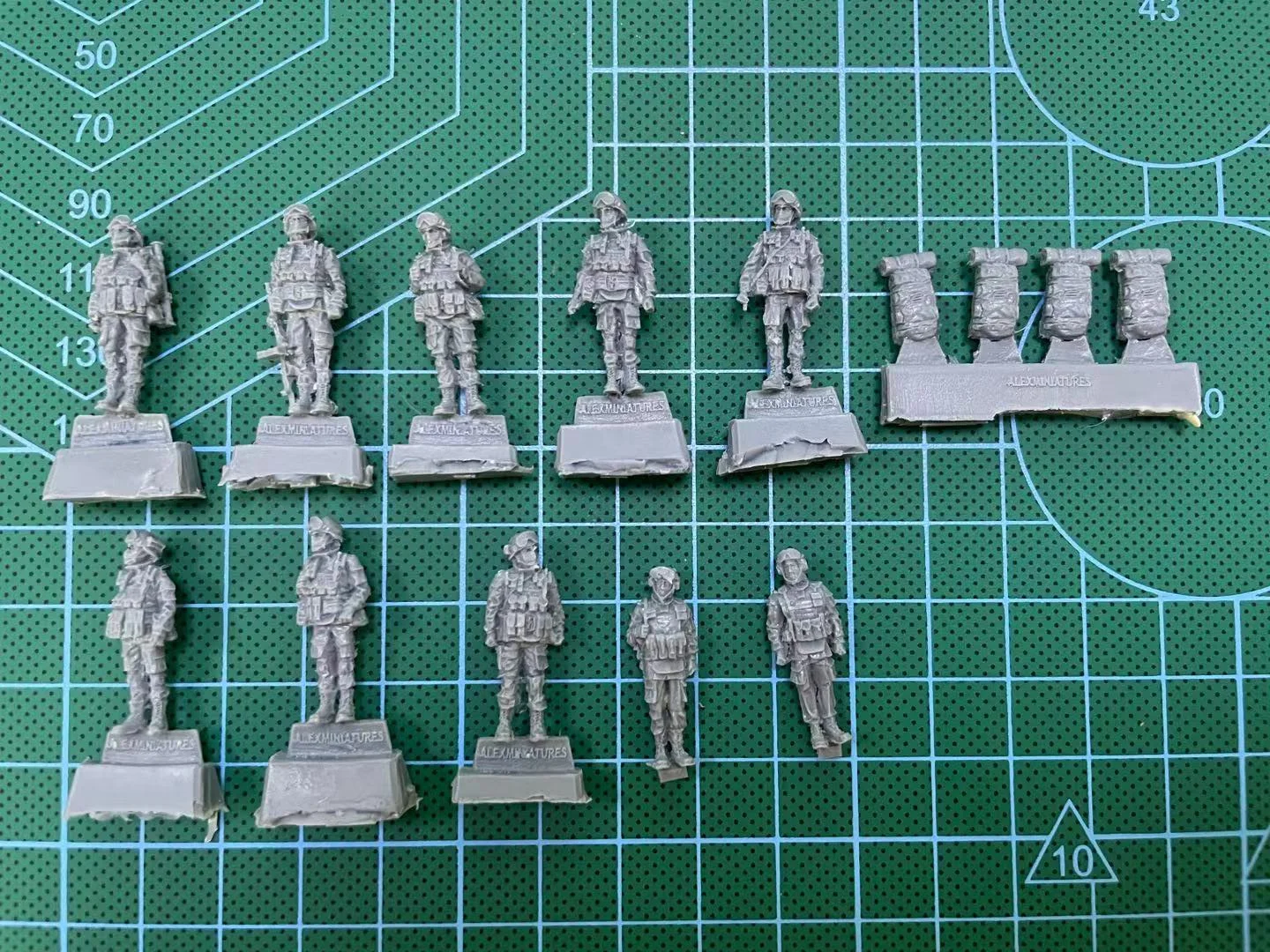 1:72 Scale Die-cast Resin Graphics Russian Special Forces Model Scene Layout 10 Miniature Characters (unpainted)