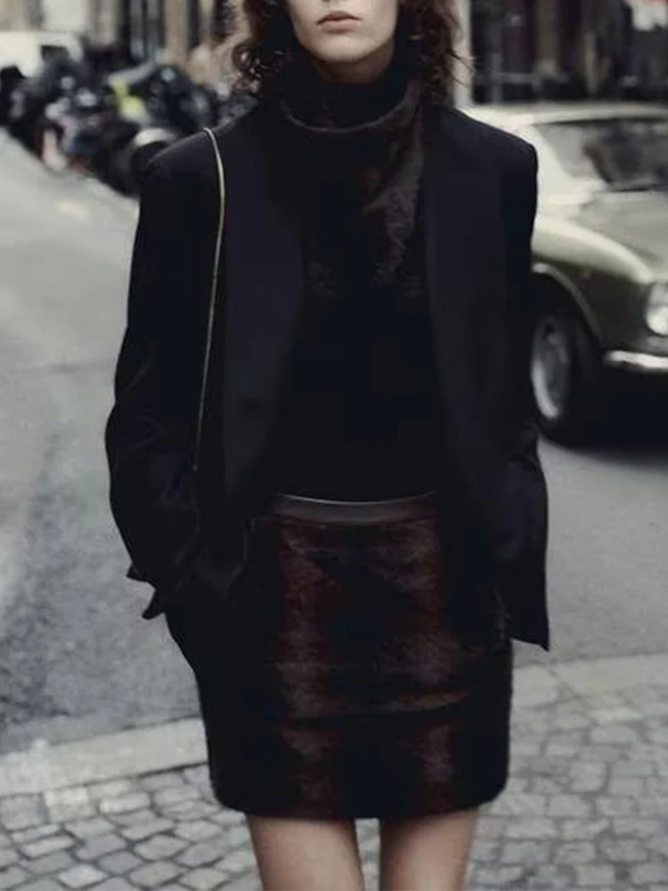 เสื้อผ้าผู้หญิงสไตล์ยุโรปและอเมริกา คอลเลคชั่นฤดูหนาว 2025 กระโปรงสั้นเอวสูงลายขนเฟอร์เทียมสไตล์ฝรั่งเศสย้อนยุค