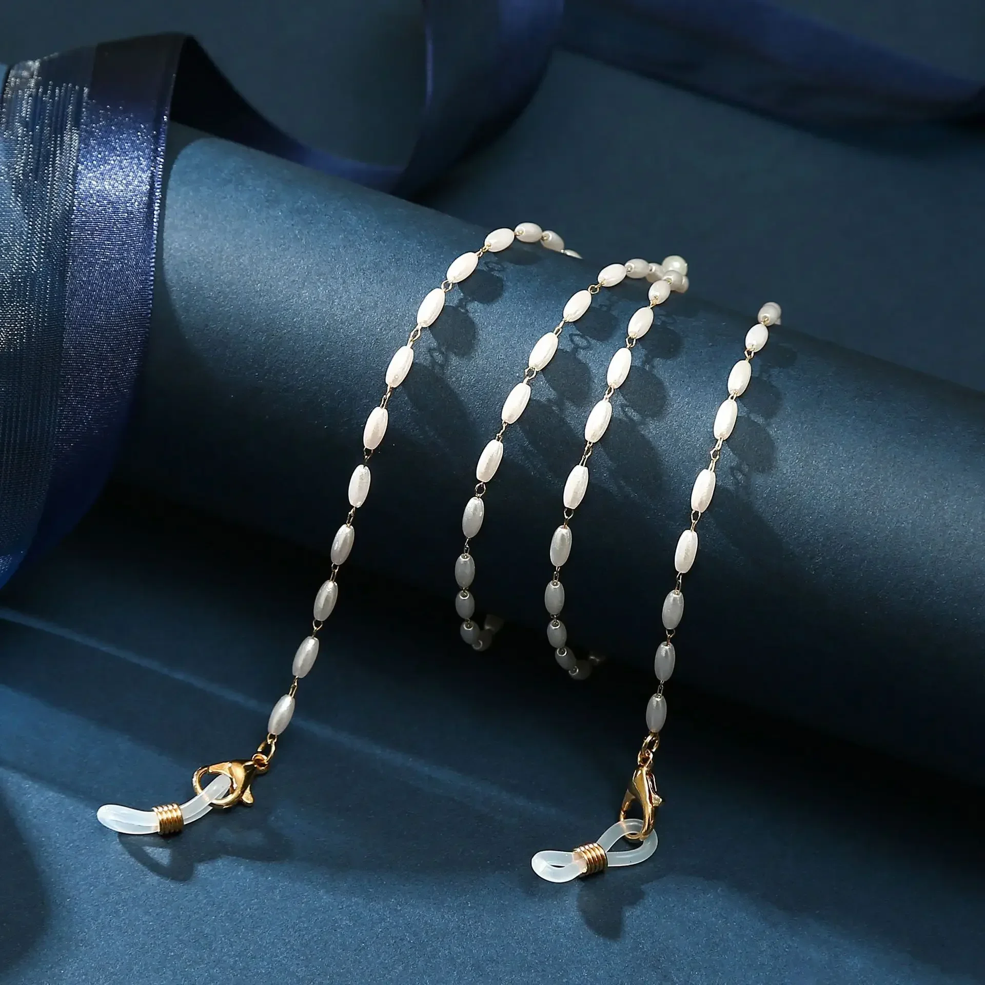 Variant: Glasses Chain 09