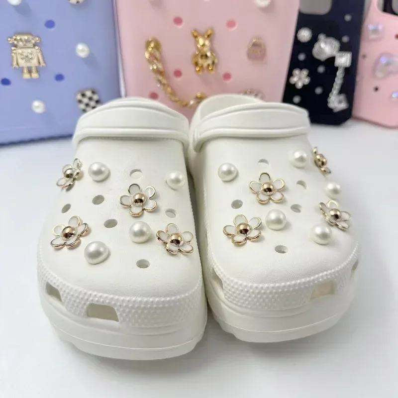 18pcs Hot Sale DIY Hole pictures Charms for Pearl flower Charms Designer Quality Garden shop decorations Girl Gift