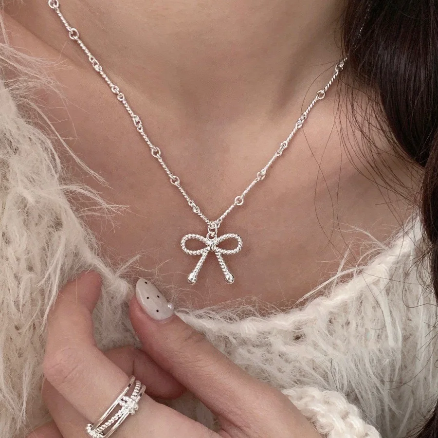 

Fried Dough Twists Bow Pendant Pearl Love Heart Tassel Necklaces for Women Fashion Jewelry Light Luxury Minimalist Accessories