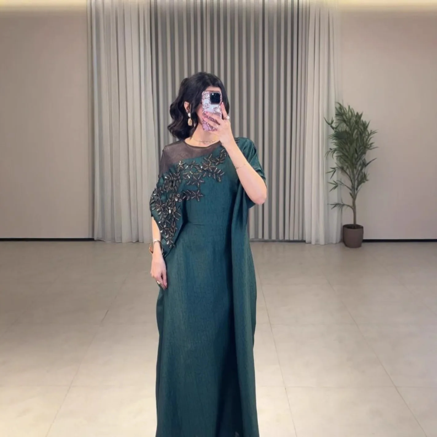 สไตล์ฤดูใบไม้ผลิและฤดูร้อนใหม่ปี 2025: ชุดราตรีเสื้อคลุม Kaftan ของผู้หญิงสําหรับสุภาพสตรีในตะวันออกกลาง ตุรกี และภูมิภาคอื่น ๆ