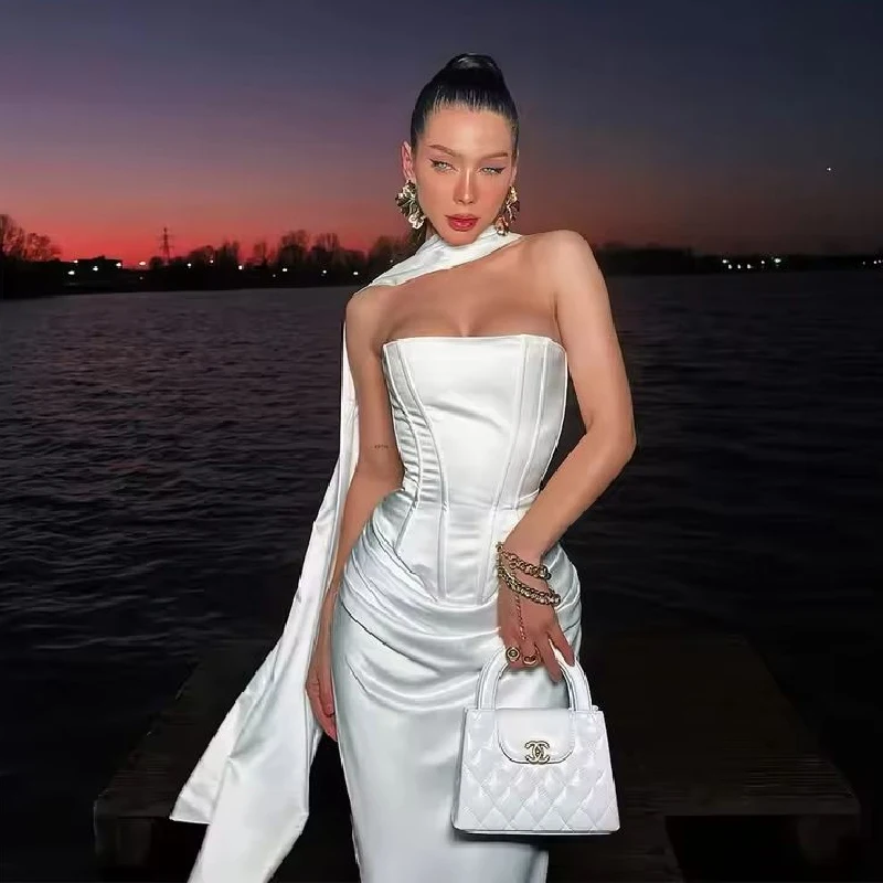 

Elegant Floor-Length Sleeveless Customized Party Dresses Strapless Mermaid Prom Dresses Halter Neck Corset Evening Dresses