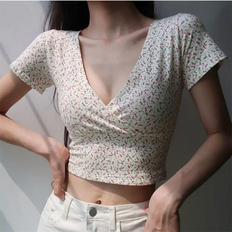 Summer Shirts Low Cut V-neck short-sleeved T-shirt French Retro Floral Slim Slimming Wild T-shirt women Top Basic