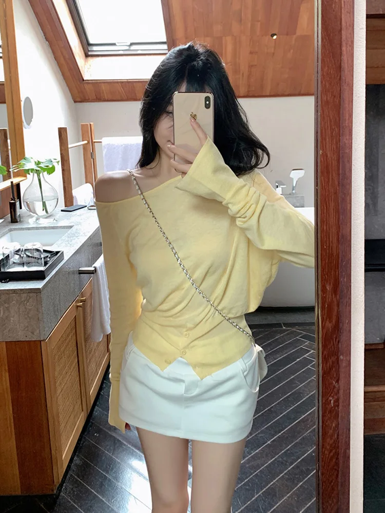 

Белый, желтый, длинный вязаный свитер Sve, женский модный повседневный свитер с наклонными плечами, внутренняя одежда, свитер с разрезом на одно плечо