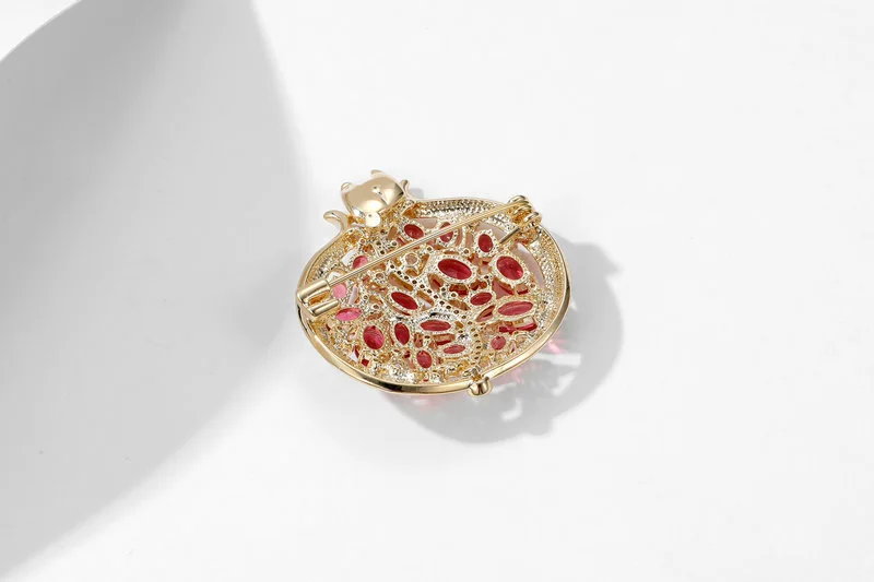 New light luxury and high-end winter coat accessories corsage creative design red zircon inlaid pomegranate brooch