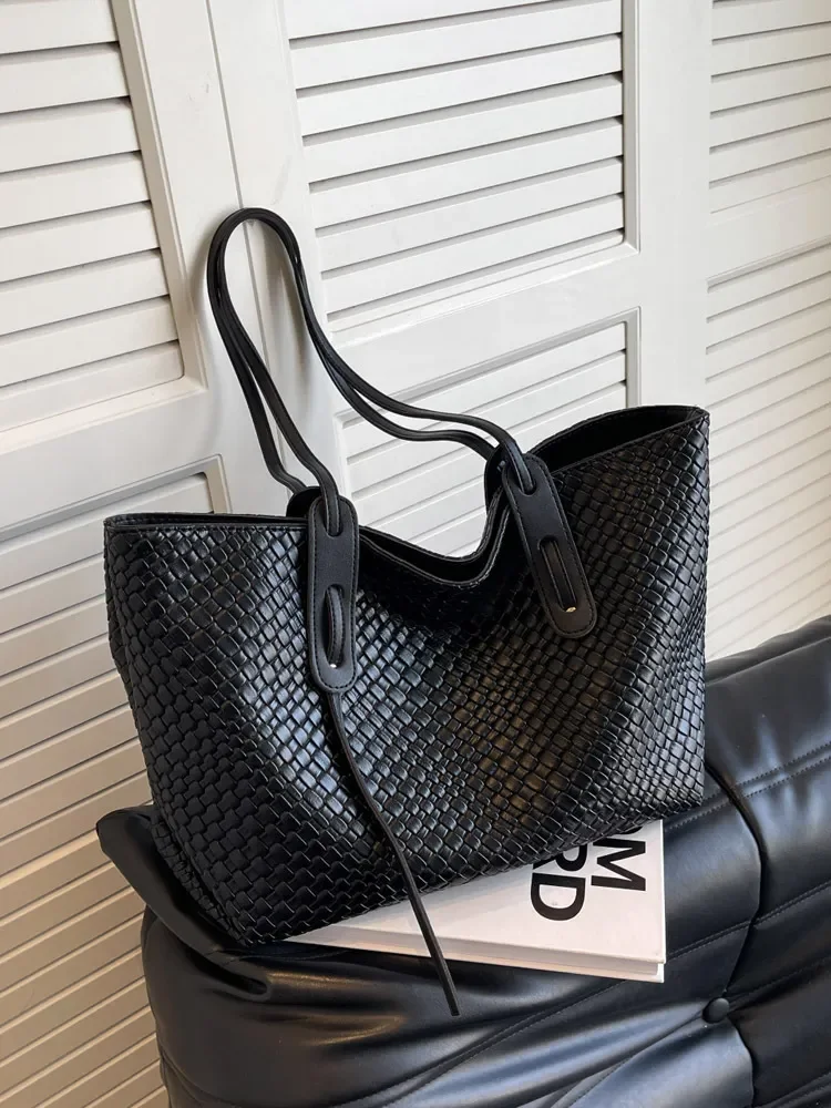 

2025 Woven bag women's retro versatile shoulder armpit bag Korean version of the tote bag