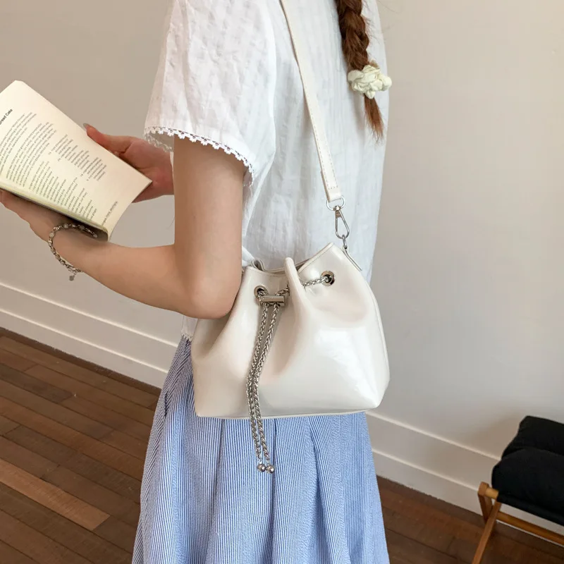 الراقية تصميم الأزياء ضخ حزام سلسلة دلو حقيبة المرأة 2026 شتاء جديد ريترو تنوعا المرأة حقيبة ساعي الكتف #4