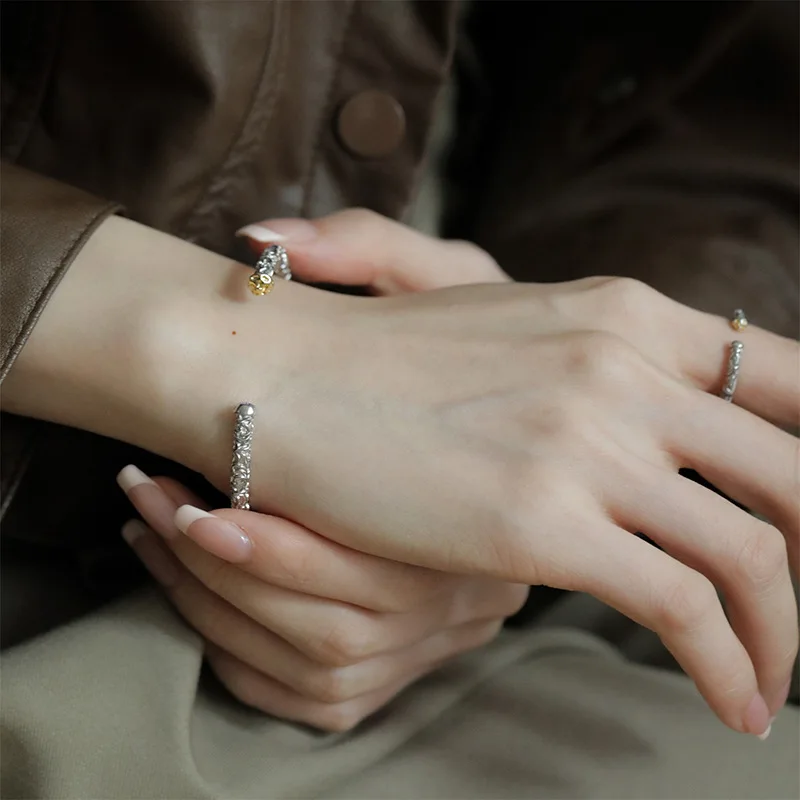 

Niche design relief totem Tang grass flower bracelet women's fashion personality retro and old versatile jewelry