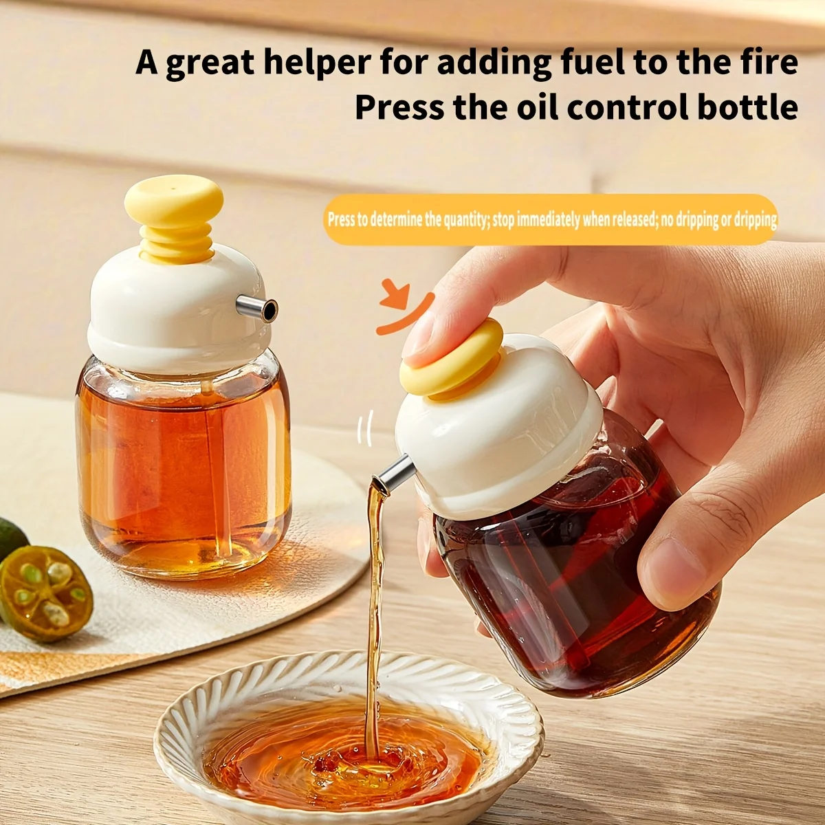 A Quantitative Squeeze Oil Bottle Available in Green Or White, a Glass Soy Sauce And Vinegar Dispenser for The Kitchen