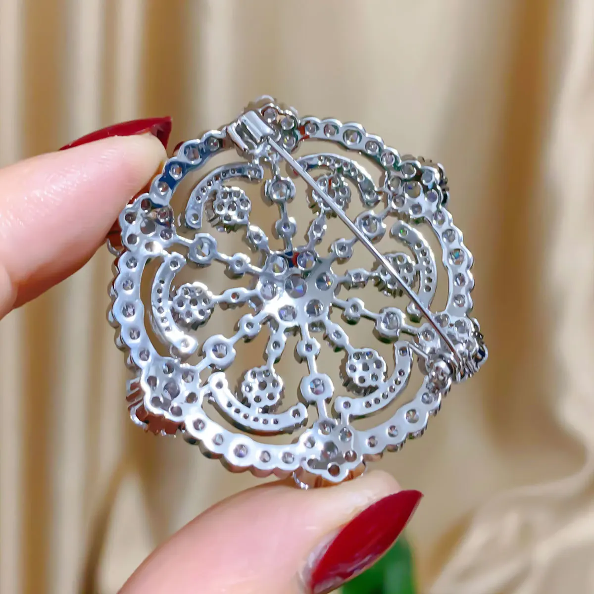 Autumn New Luxury Zircon Fashion Temperament Round Fan-shaped Brooches for Women Retro Geometry Flower Accessories Badge Pins