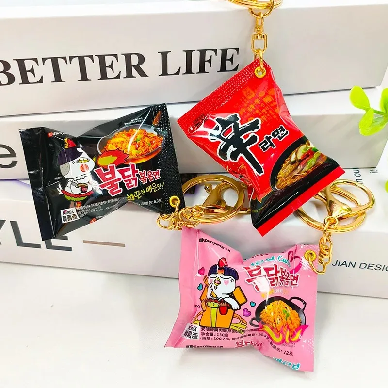 Koreanischer Snack-Schlüsselanhänger: Xin Lamian Nudeln, Türkische Nudeln, Koreanischer Snack-Taschenanhänger, Lebensmittel-Spielzeug, Twist-Schlüsselanhänger
