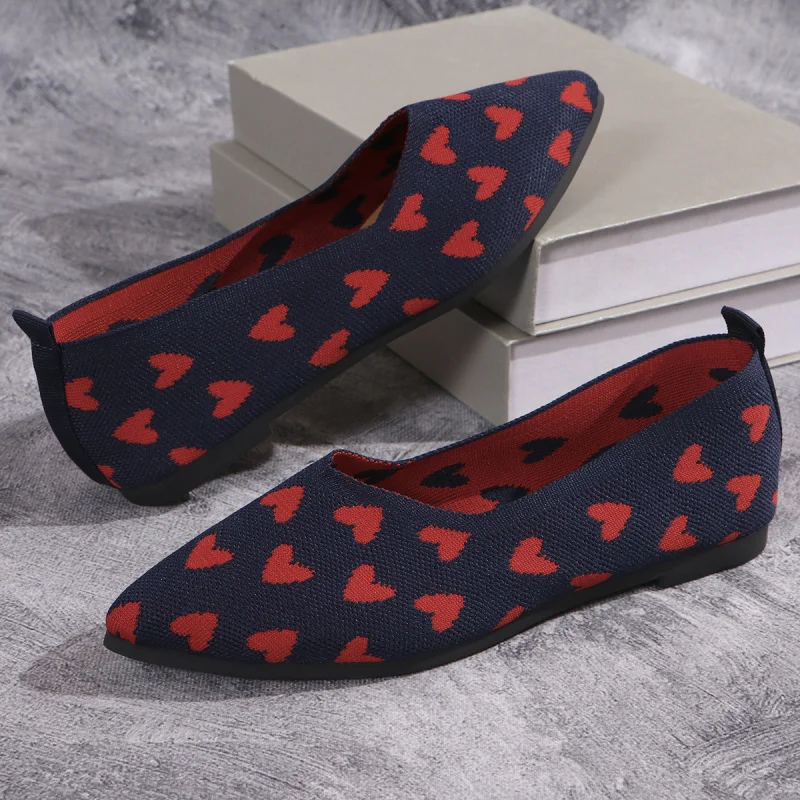 حذاء مسطح بمقدمة مدببة مقاس كبير لعام 2025 للنساء، حذاء محبوك منخفض القطع مسامي مع نعل ناعم، حذاء مريح للأم