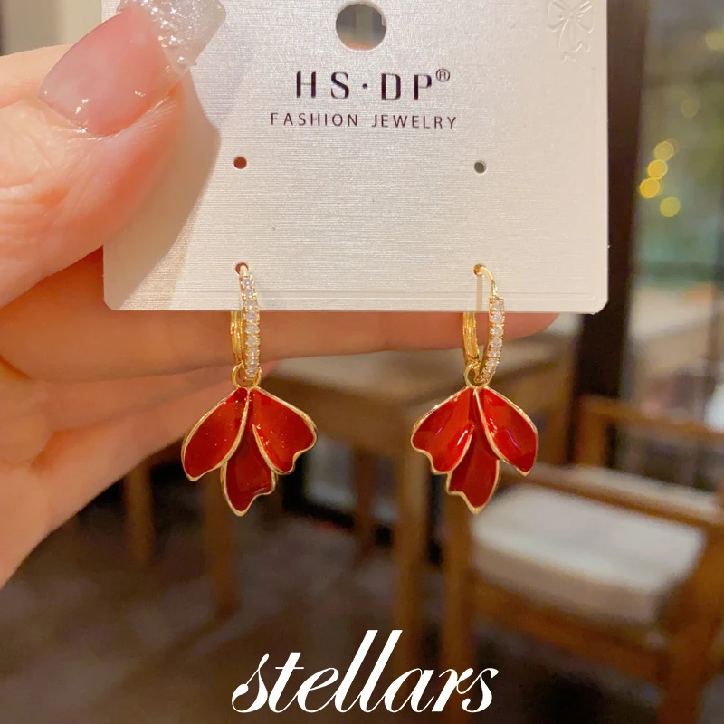

New Fashion Luxury Red Maple Leaf Zircon Stud Earrings for Women Elegant and Simple Versatile Design Earrings
