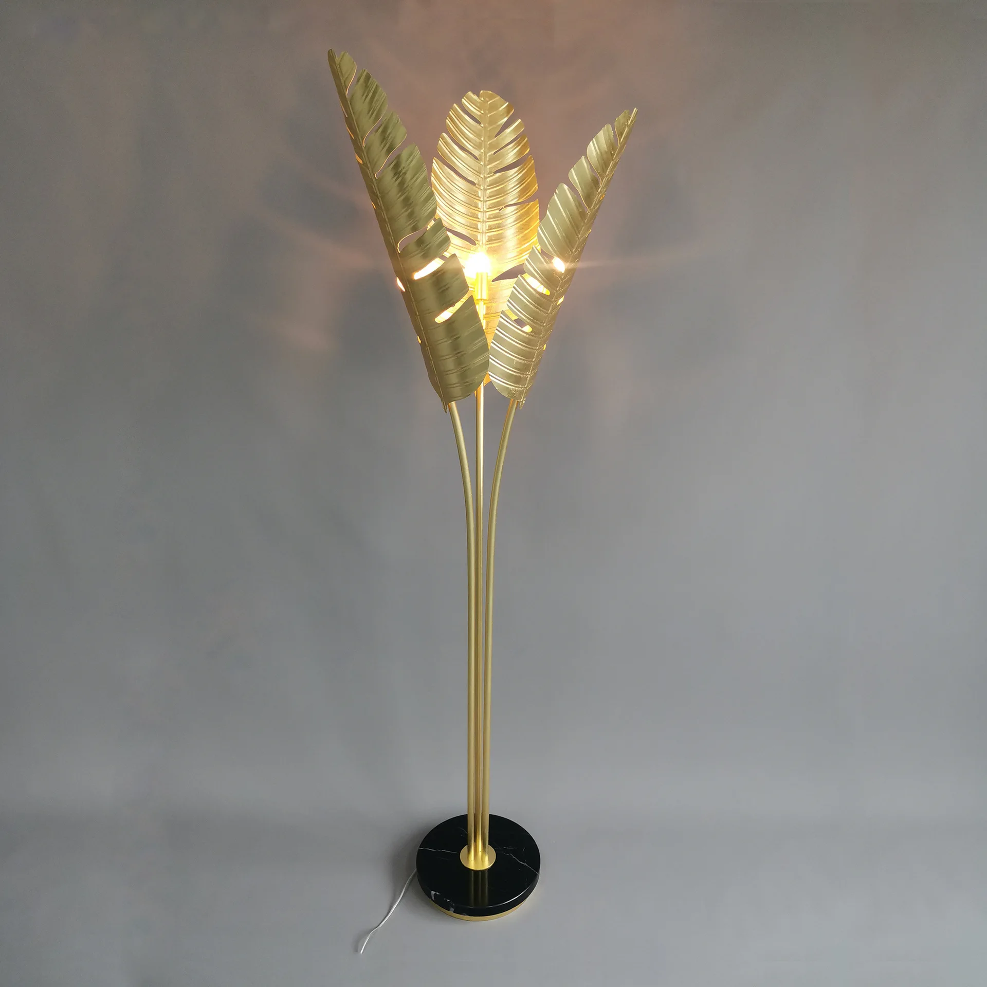 مصباح أرضي لغرفة المعيشة على شكل أوراق الموز الأمريكية الفاخرة الخفيفة