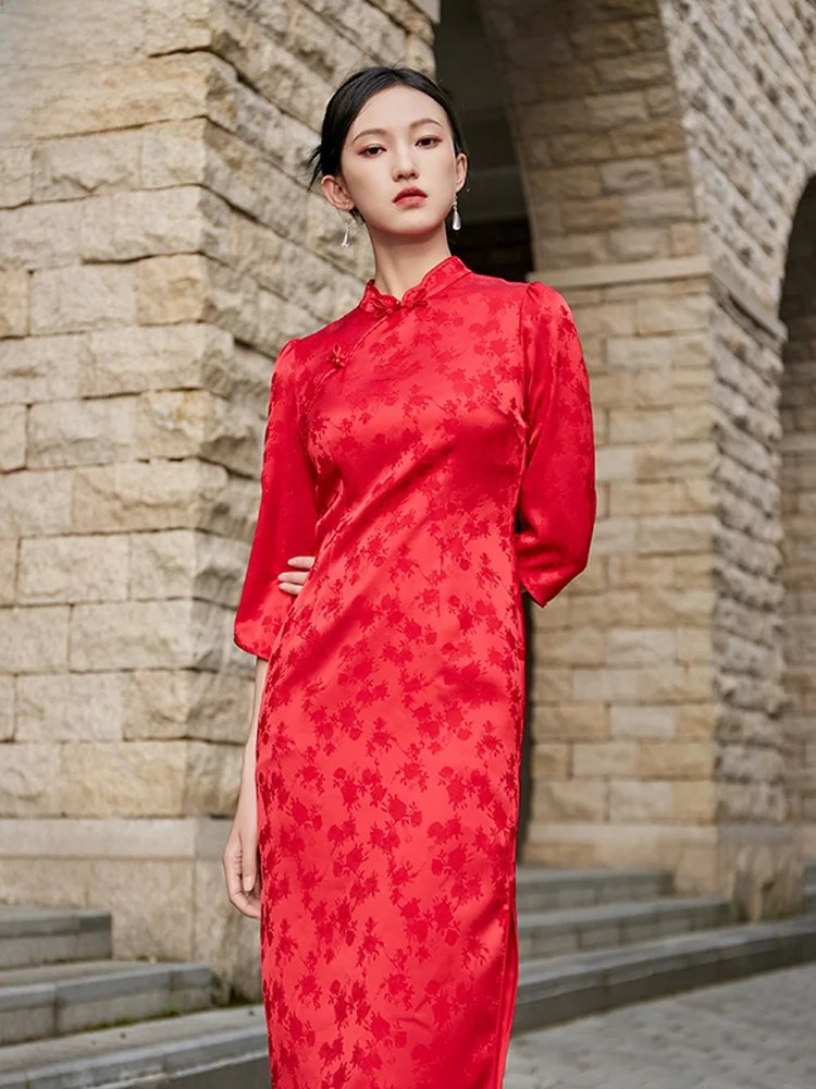 

Новинка осени: Китайское платье-ципао с цветочной вышивкой, приталенное, с низким разрезом, для повседневной носки, из смесового полиэстера и спандекса.