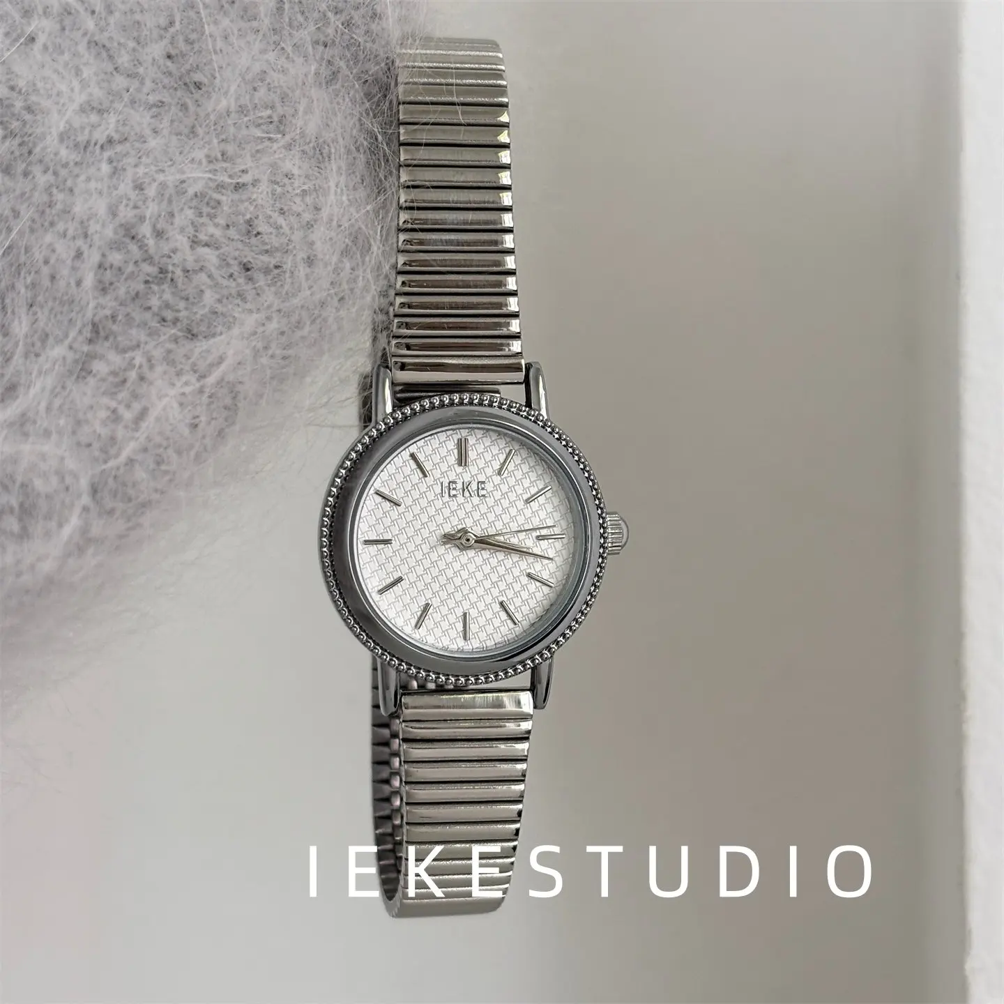 New Arrival: Elegant And Sophisticated Light Pink Women'S Wristwatch With A Minimalist Design, A Stylish New Model For 2026.