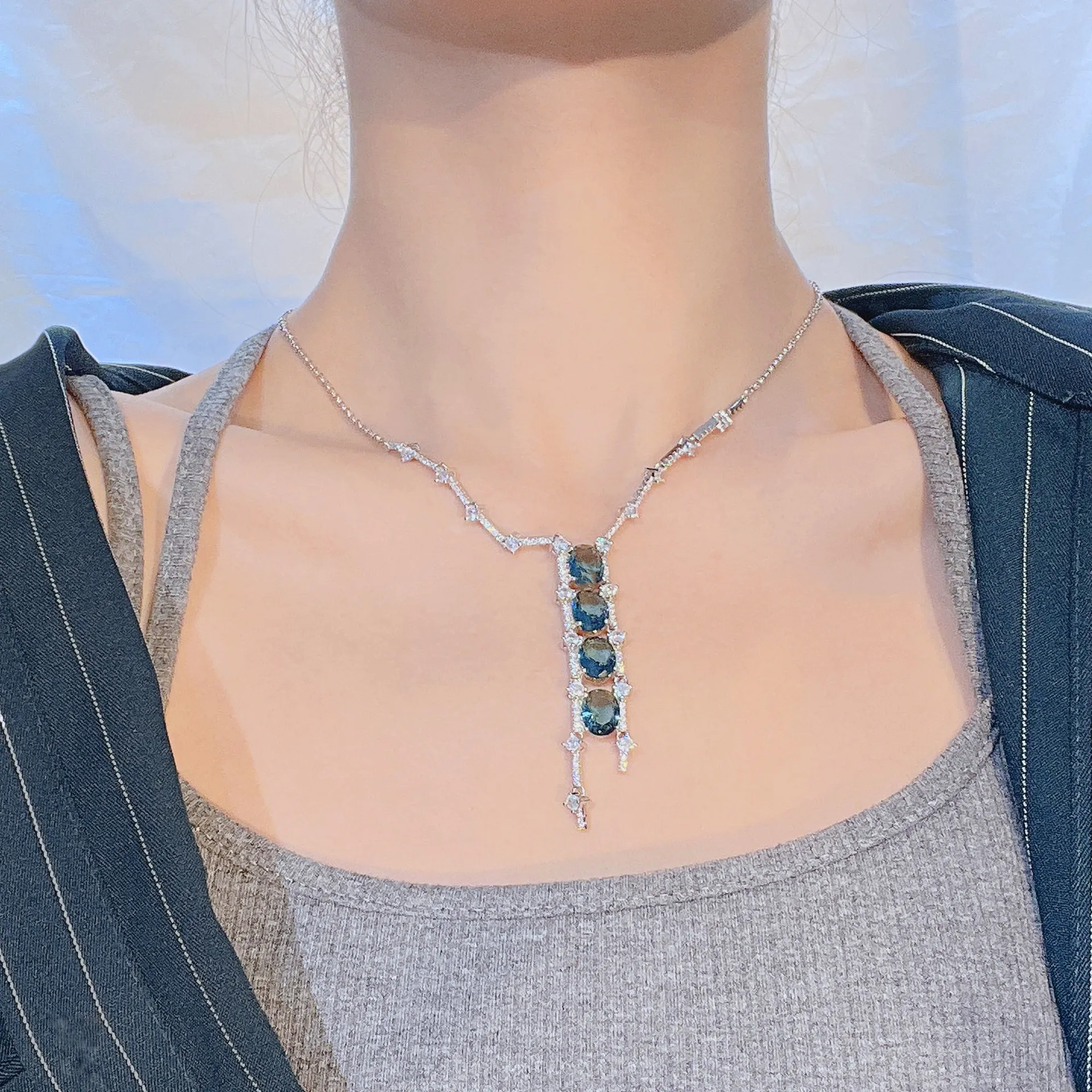 Luxury Imitated Sapphire Lake Baikal Women Pendant Necklace Silver Color Necklace with Blue Stone Vintage High Quality Jewelry