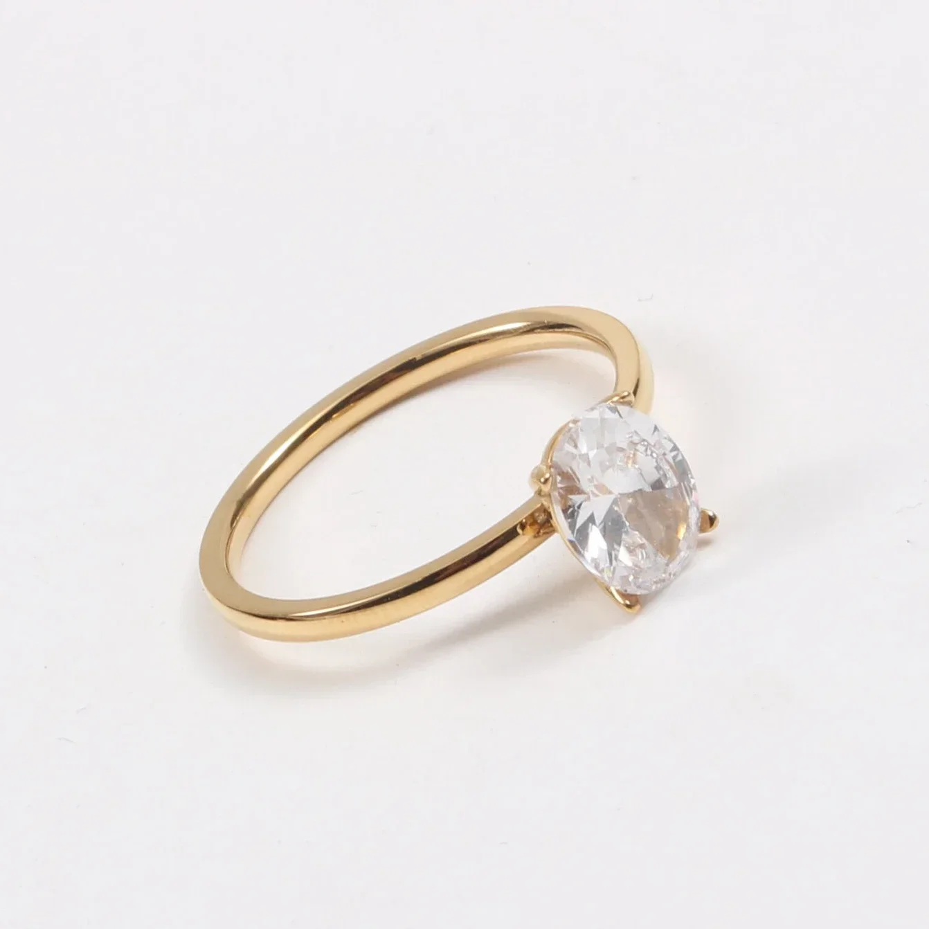 High End PVD Gold Plated Stainless Steel Shinny Oval Cubic Zirconia Engagment Wedding Ring for Women