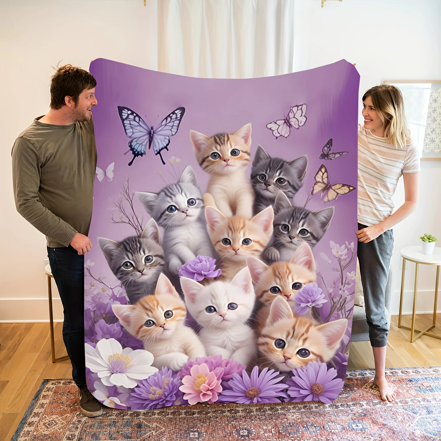 

This cute cat-themed flannel blanket features purple flowers and butterfly patterns suitable for all seasons. It is comfortable