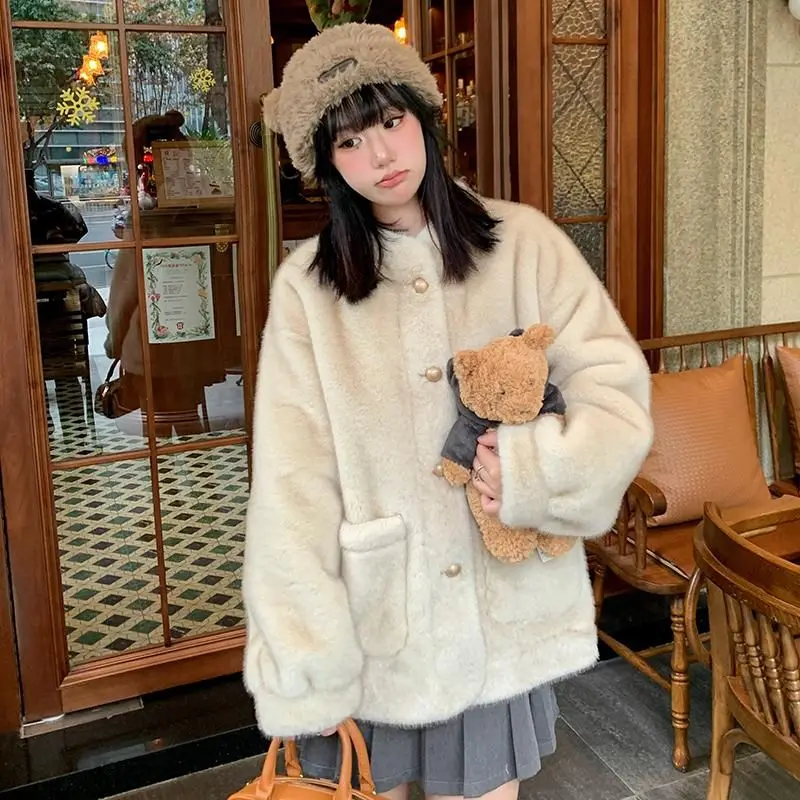 

Зимняя утолщенная короткая меховая куртка 2025 года, женская экологически чистая кожаная куртка с воротником-стойкой, верхняя одежда из интегрированного меха, офисная женская одежда