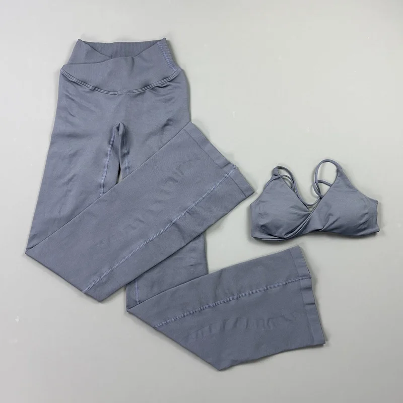 2-teiliges Damen-Workout-Set: High-Waist Cross Flare Leggings und Neckholder-Sport-BH – Schnelltrocknendes, figurformendes Gym-Trainings-Outfit – Detail 9