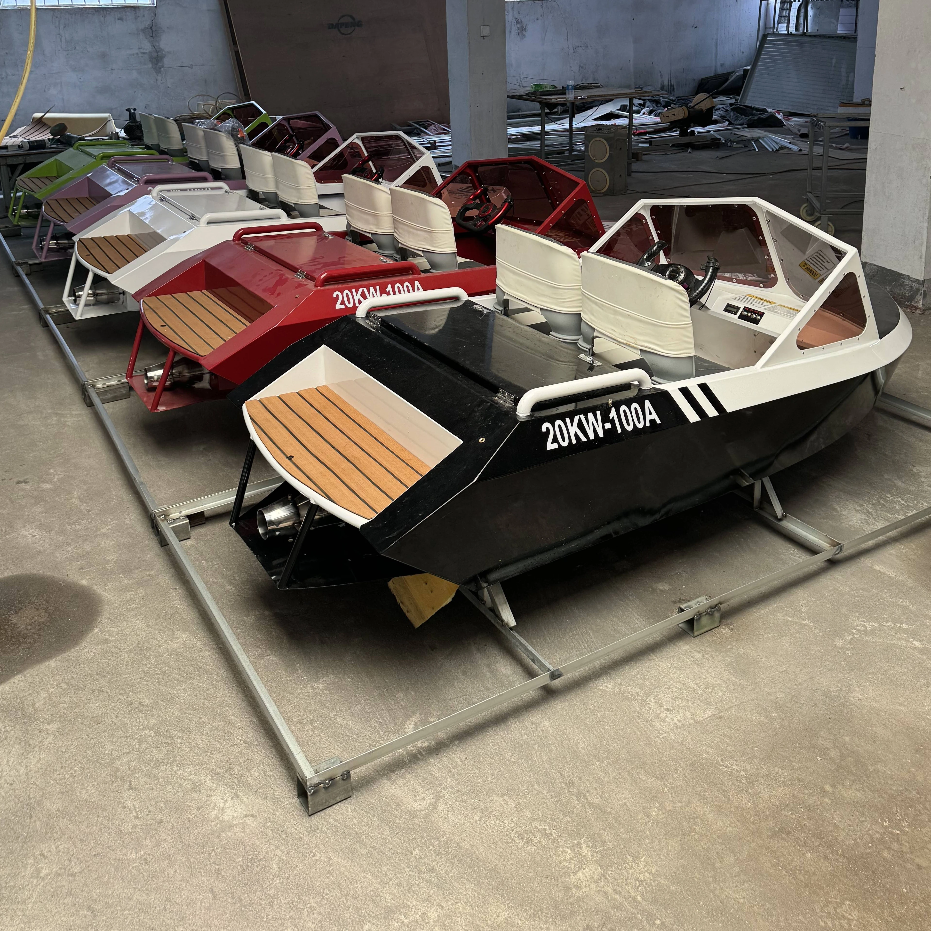 High-speed miniature jet boat Compact tugboat for shallow water fishing, easy to maneuver, stable hull