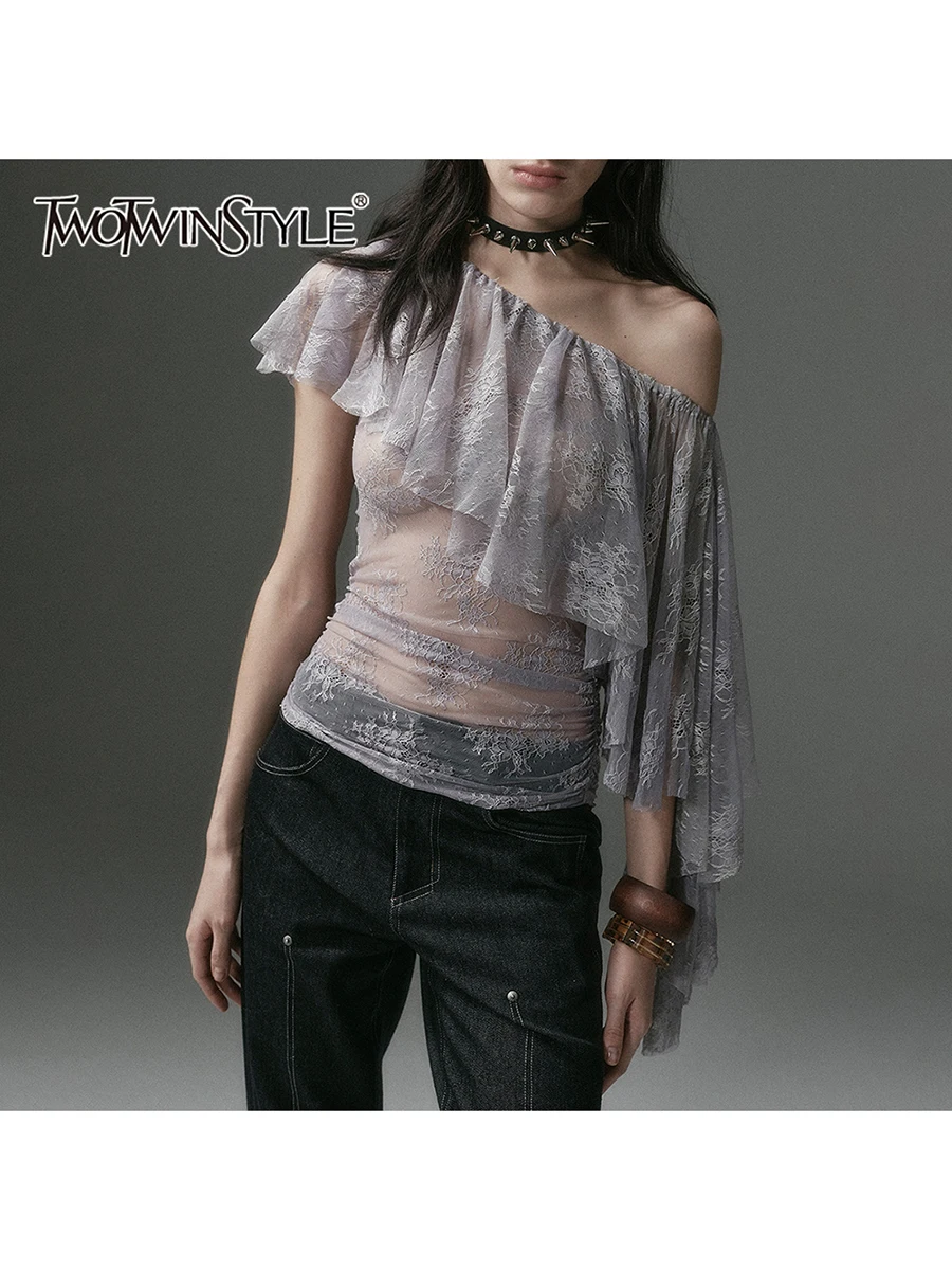 TWOTWINSTYLE Spitzen-Patchwork-Stickerei T-Shirts für Damen Diagonaler Kragen Kurzarm Tunika Transparentes Einfarbiges T-Shirt Damenmode