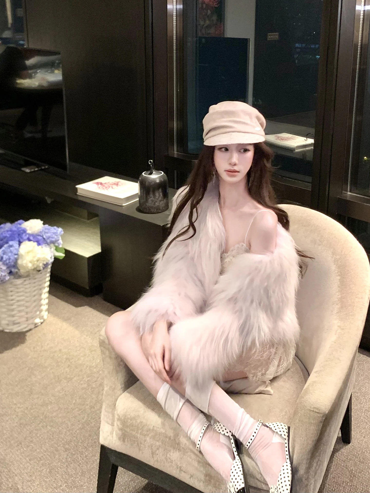 

Женская модная короткая куртка Amor Purple Vine A Pink Gentle Whitening из окрашенного меха с эффектом оттенков, создающая ощущение роскоши